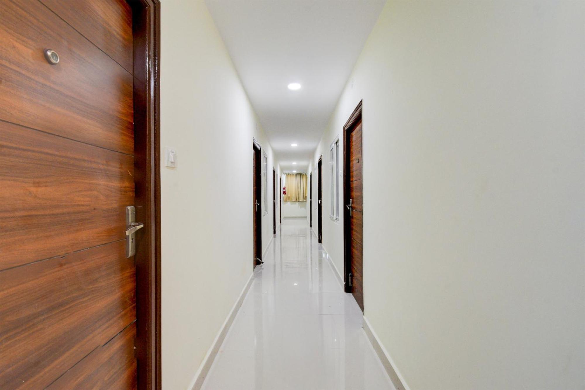 Super Townhouse Kukatpally North Formerly Munagala Arcade Haiderabad Buitenkant foto