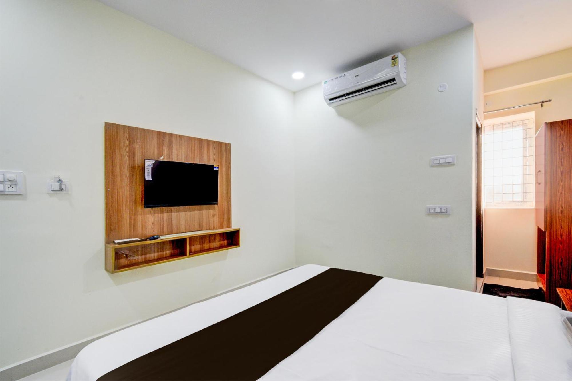 Super Townhouse Kukatpally North Formerly Munagala Arcade Haiderabad Buitenkant foto