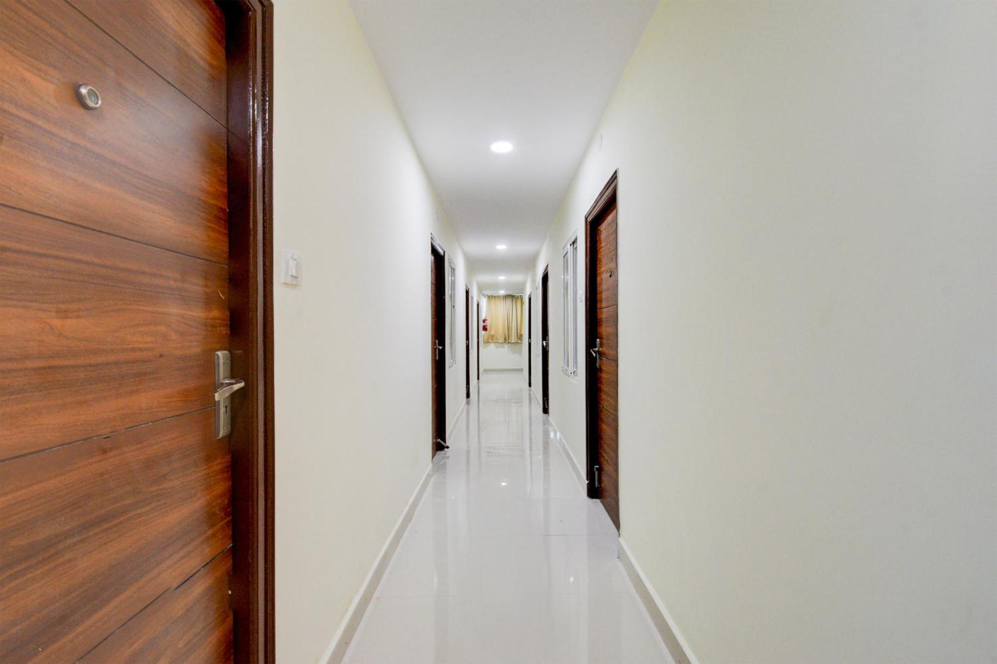 Super Townhouse Kukatpally North Formerly Munagala Arcade Haiderabad Buitenkant foto