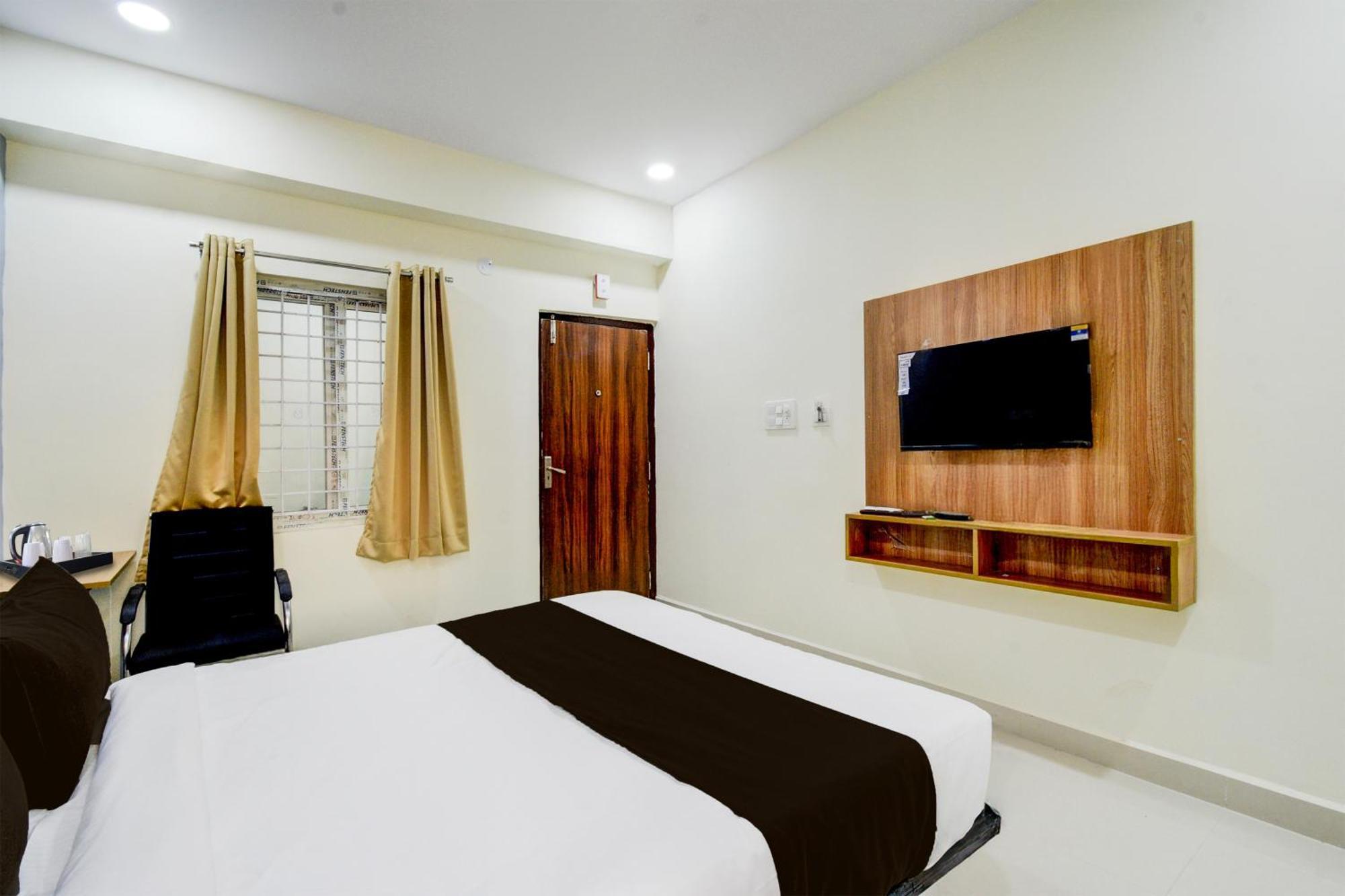 Super Townhouse Kukatpally North Formerly Munagala Arcade Haiderabad Buitenkant foto